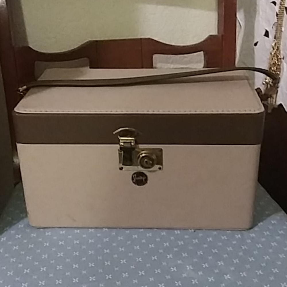 Shortstop Vintage Vanity Traincase - image 1
